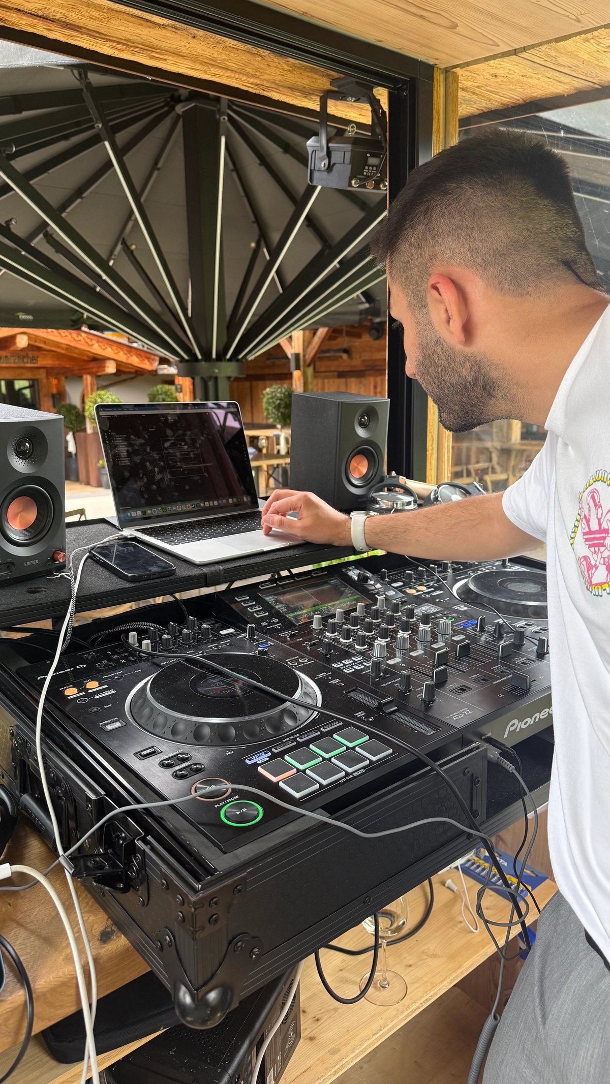 DJ ERMAN live in Österreich – Act am Mixer